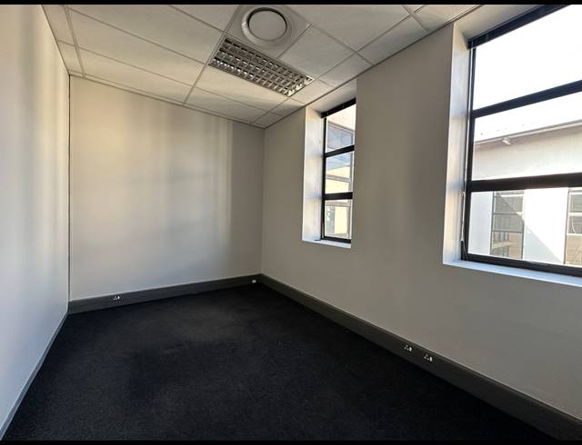 154.50M² OFFICE TO LET IN ECO PARK ESTATE